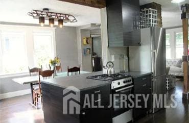 Building Photo - 272 Lake Ave