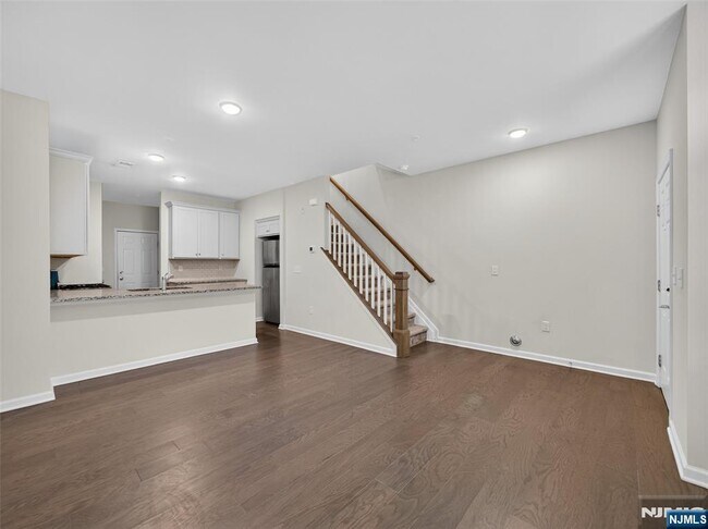 Building Photo - 69 Arnold Dr