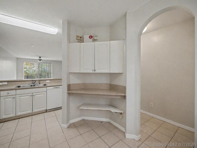 Building Photo - 3425 Sonoma Dr