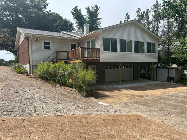 Building Photo - Spacious 3 Bedroom Ranch in Mehlville School District!