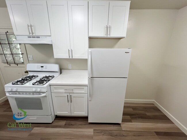 Building Photo - $2,495 - UPDATED 2 bedrooms/1 bathroom Upstairs Unit near Rose Garden!
