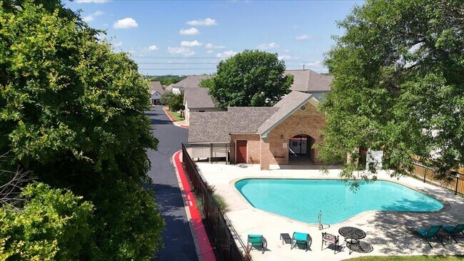 Building Photo - 12185 Chelsea Glen Pl