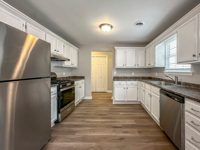 Building Photo - 2752 Fairburn Rd SW