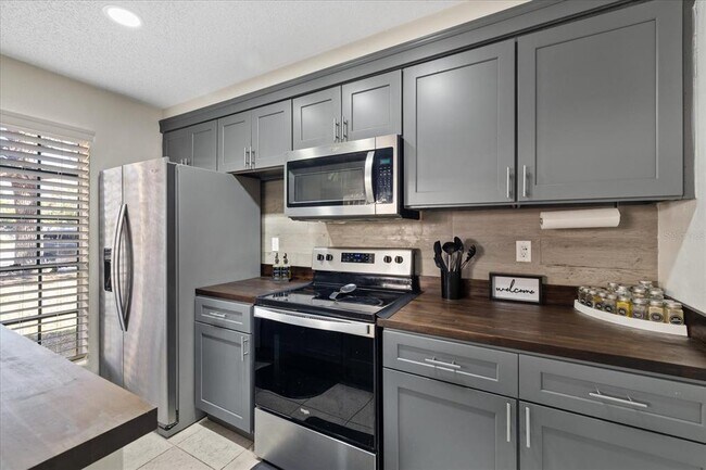 Building Photo - 8724 Mallard Reserve Dr