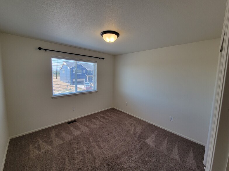 Building Photo - 2067 Moon Rise Dr