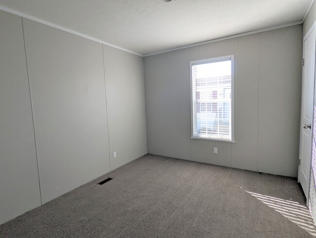 Building Photo - 719 Virginia