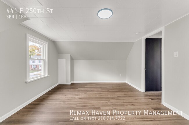 Building Photo - 441 E 250th St