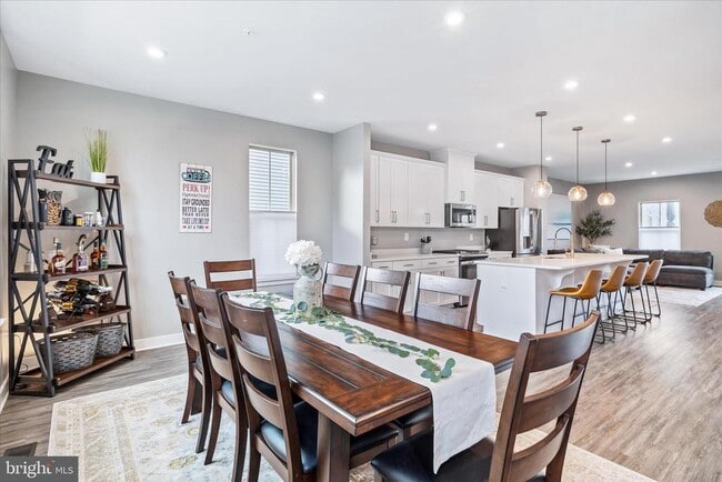 Building Photo - 5924 Pecking Stone St