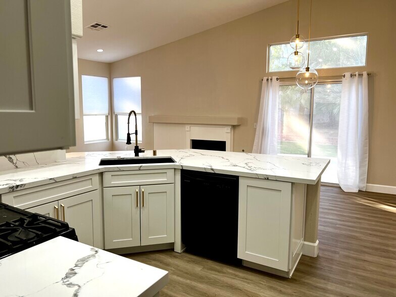 Building Photo - 5509 Royal Vista Ln