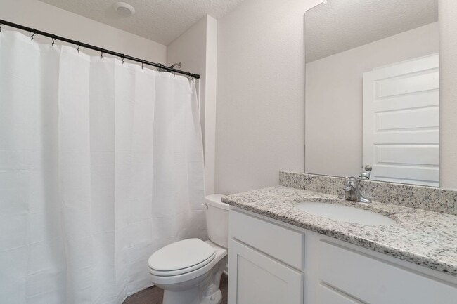 Building Photo - Gorgeous and Spacious 5/3 Home with Commun...