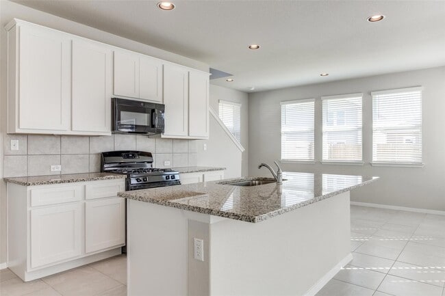 Building Photo - 140 Living Reef Dr