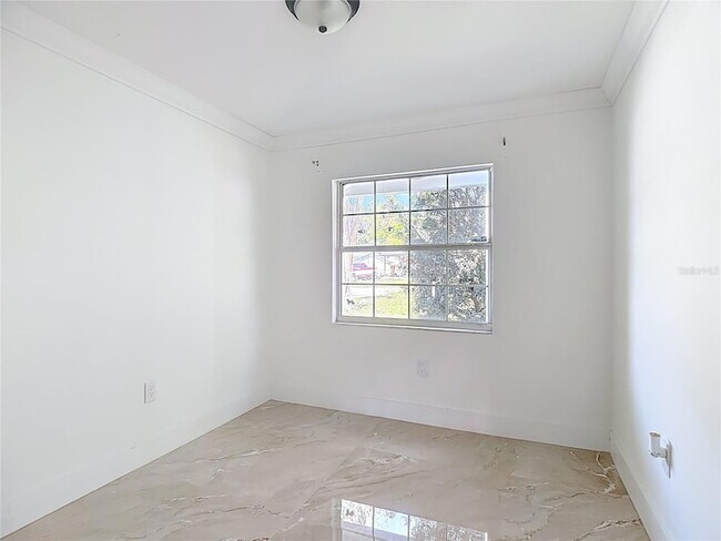 Building Photo - 201 Valencia Dr