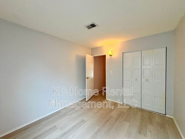 Building Photo - 8027 N Stoddard Ave