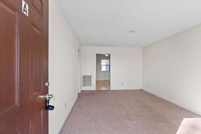 Building Photo - 112 Stephanie Dr