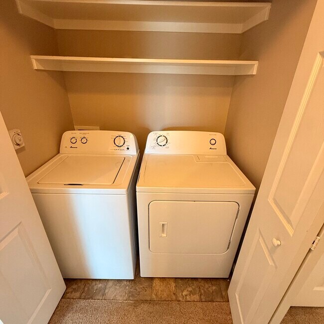 Building Photo - 2437 Brandon Dr