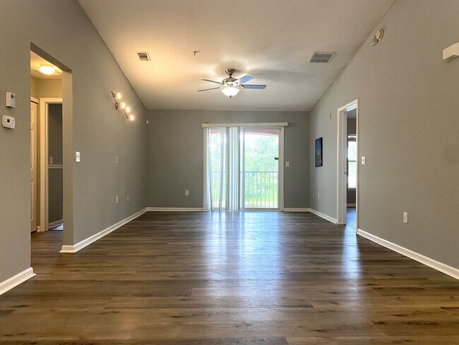 Building Photo - Herons Landing Water/Sewer/Cable/Internet included