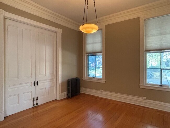 Building Photo - 462 Holly Ave