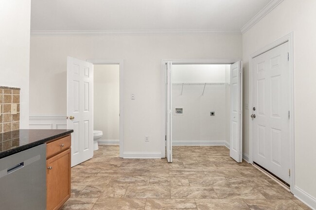 Building Photo - Beautiful Updated Townhouse located in Iredell County! 2BR/2.5BA Garage