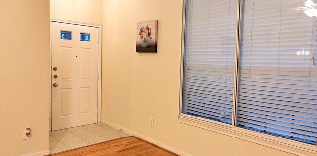 Building Photo - 2255 Braeswood Park Dr