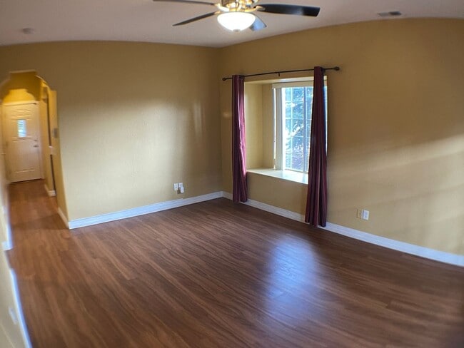 Building Photo - Townhouse in University heights COMING SOON!