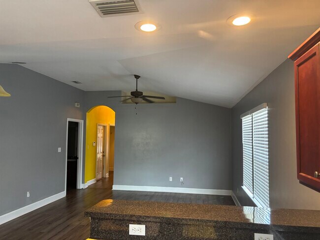 Building Photo - 5261 Montejo Dr