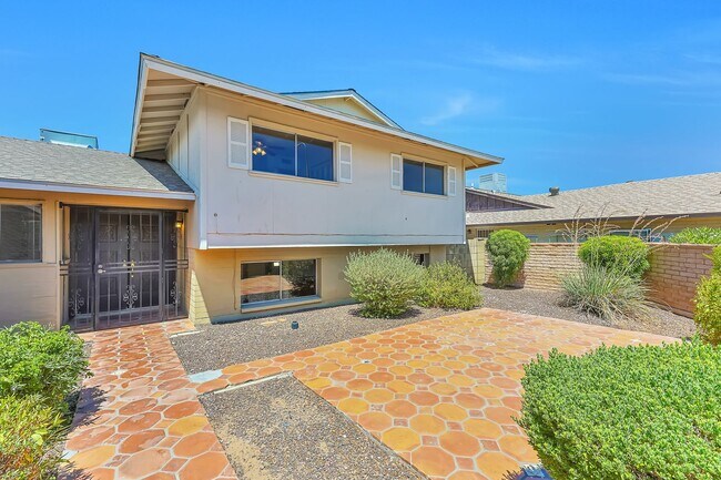 Building Photo - 4806 S Dorsey Ln