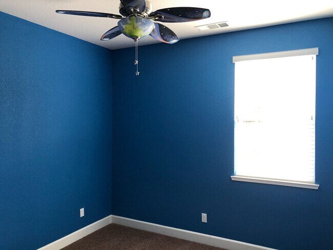 Building Photo - Beautiful 4 Bed 3 Bath Near Iron Point with Solar!