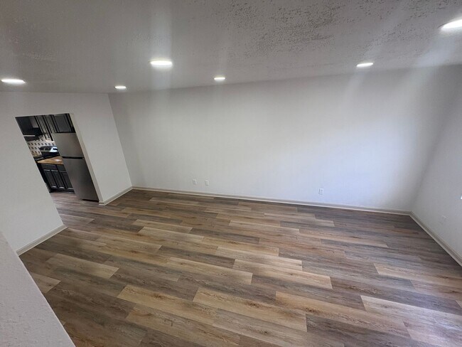 Building Photo - WaveHaus