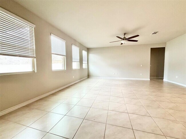 Building Photo - 10921 Zoeller Dr