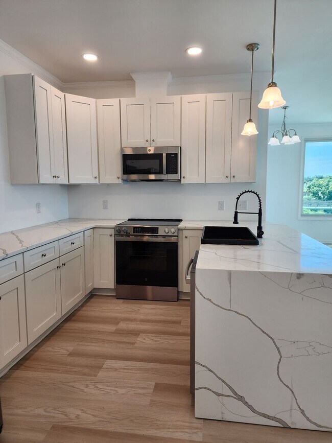 Building Photo - WATERFRONT ON WATSON BAYOU