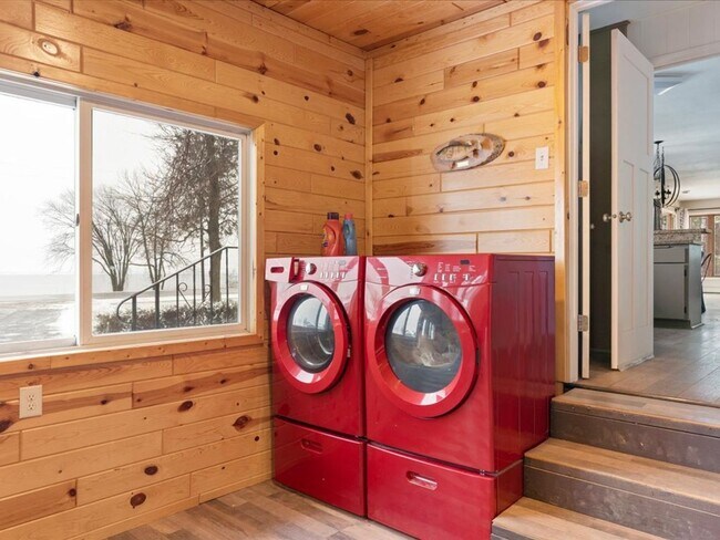 Building Photo - 3 Bedroom House on Mille Lacs Lake - All Utilities Included in Rent