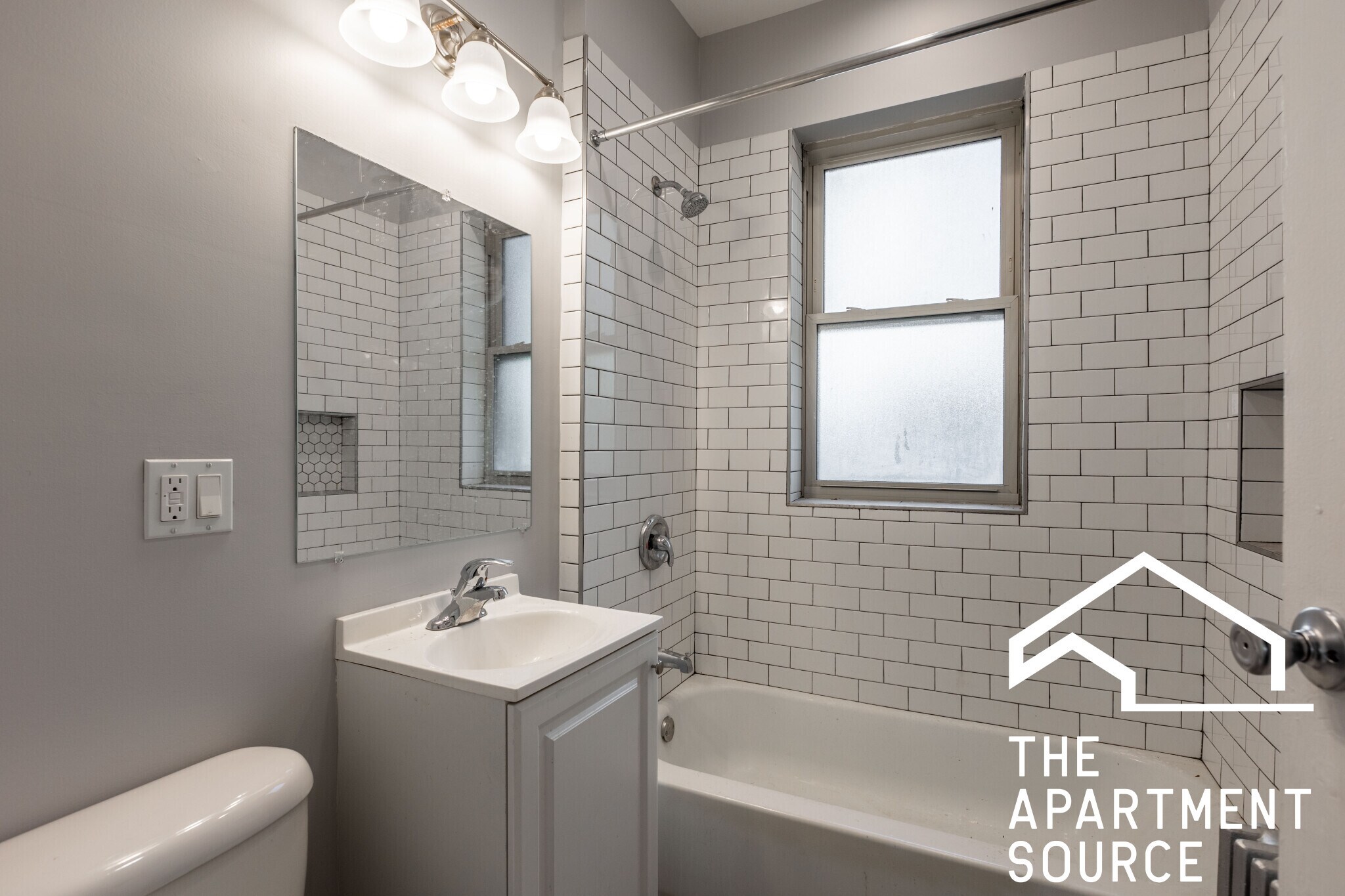 Building Photo - 1224 W Rosemont Ave