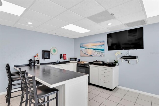 Building Photo - 7050 Sunset Dr S