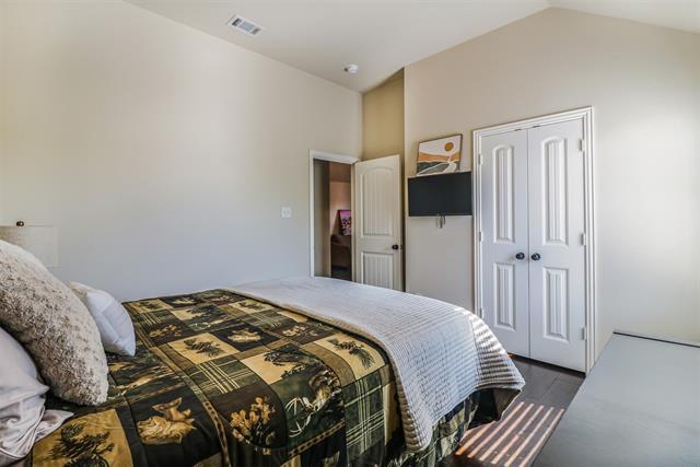 Building Photo - 230 Sandy Way