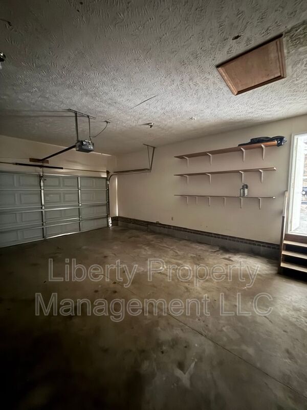 Building Photo - 1222 Skyline Dr