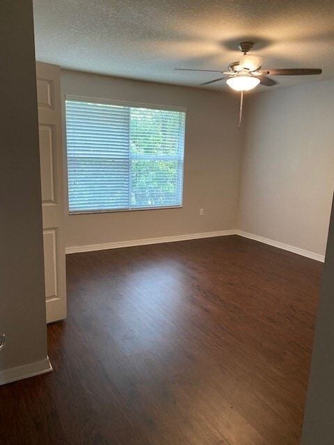 Building Photo - 415 Belle Montclair Lp