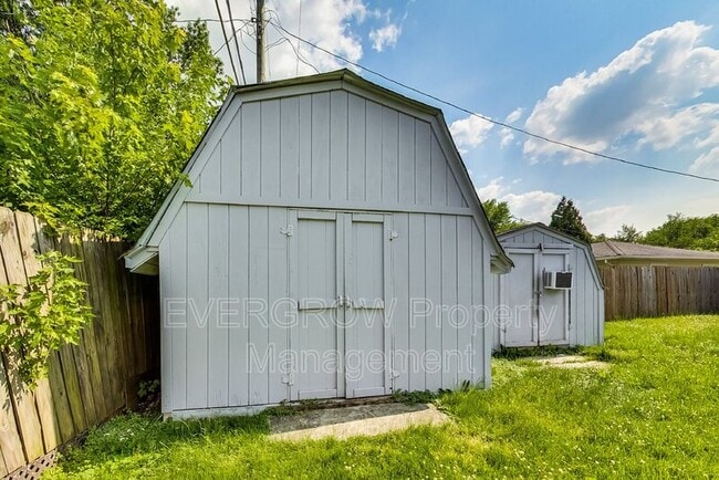 Building Photo - 205 Mooreland Dr