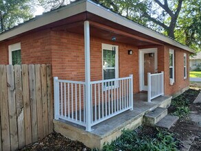 Building Photo - 3 bedroom 2 bath with a bonus room!
