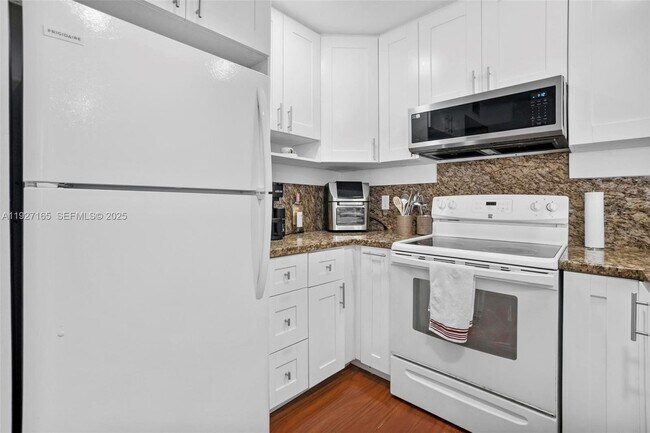 Building Photo - 3545 NE 167th St