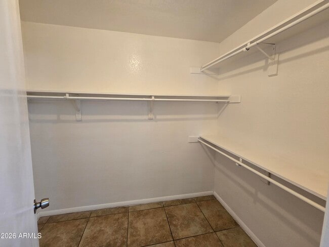 Building Photo - 715 N Arrowhead Dr