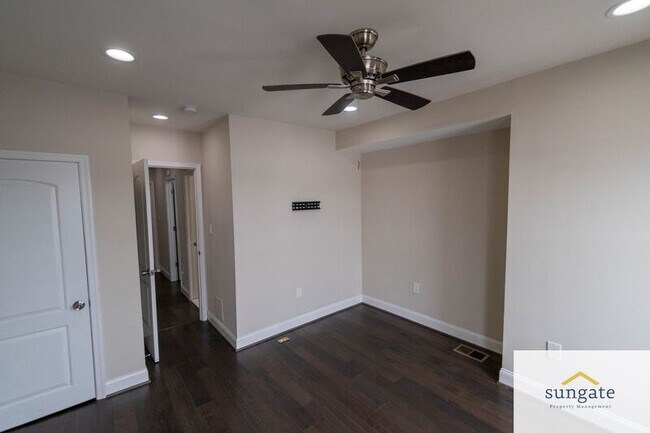 Building Photo - 442 N Linwood Ave