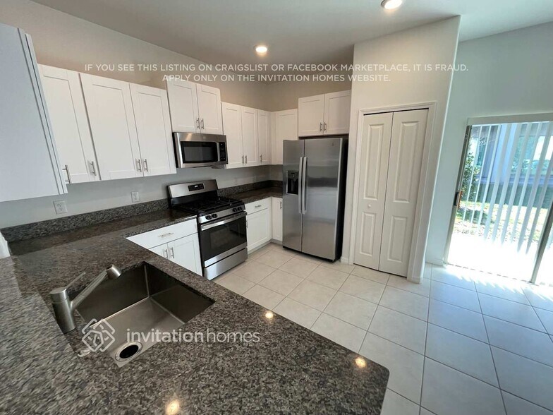 Building Photo - 8286 Crescent Oaks Dr