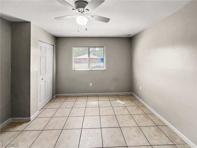 Building Photo - 2704 Owen Ave S