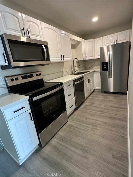 Building Photo - 2860 N Los Felices Rd