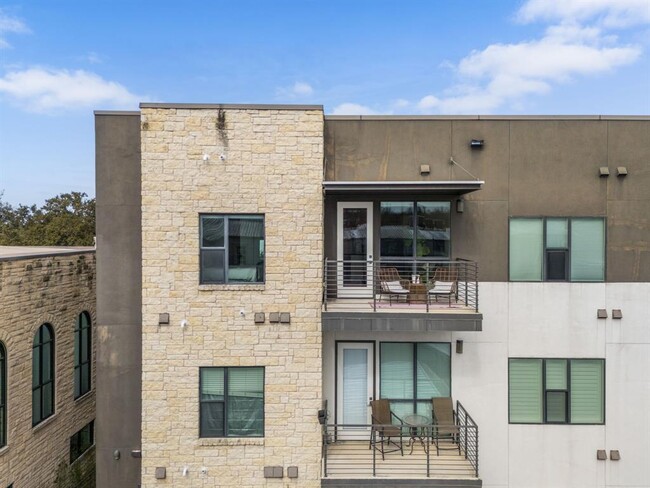 Building Photo - 207 W Johanna St