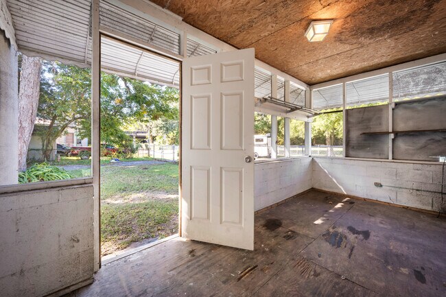 Building Photo - 1602 Wambolt St