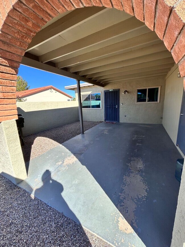 Building Photo - Cozy and convenient 2 bedroom home