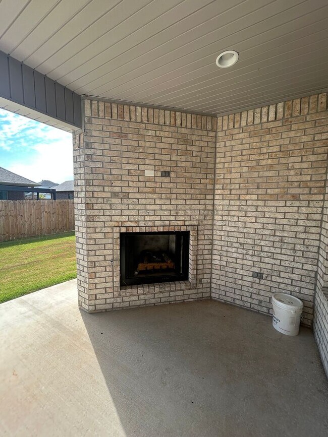 Building Photo - Spacious 4 Bed, 2.5 Bath Home in Pea Ridge!