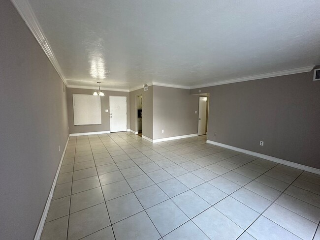 Building Photo - 1830 Maravilla Ave
