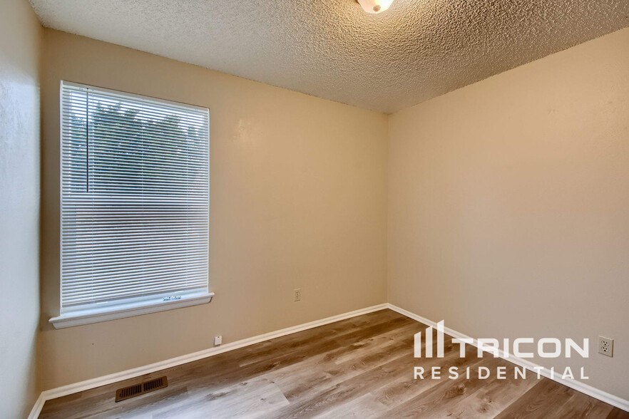 Building Photo - 11897 W Bowles Cir
